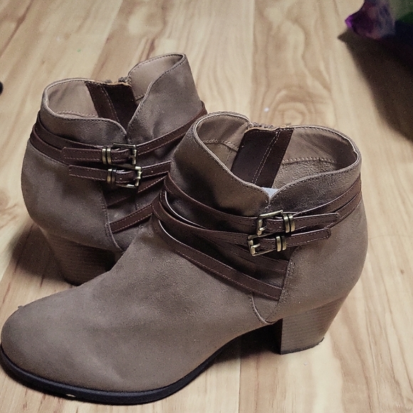 Tan Block heel Lifestride women's Jezebel Micro Suede Ankle boots. US 8 1/2 M - Picture 3 of 7